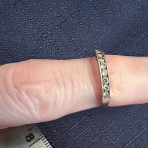 Elegant Band w Stones R 10